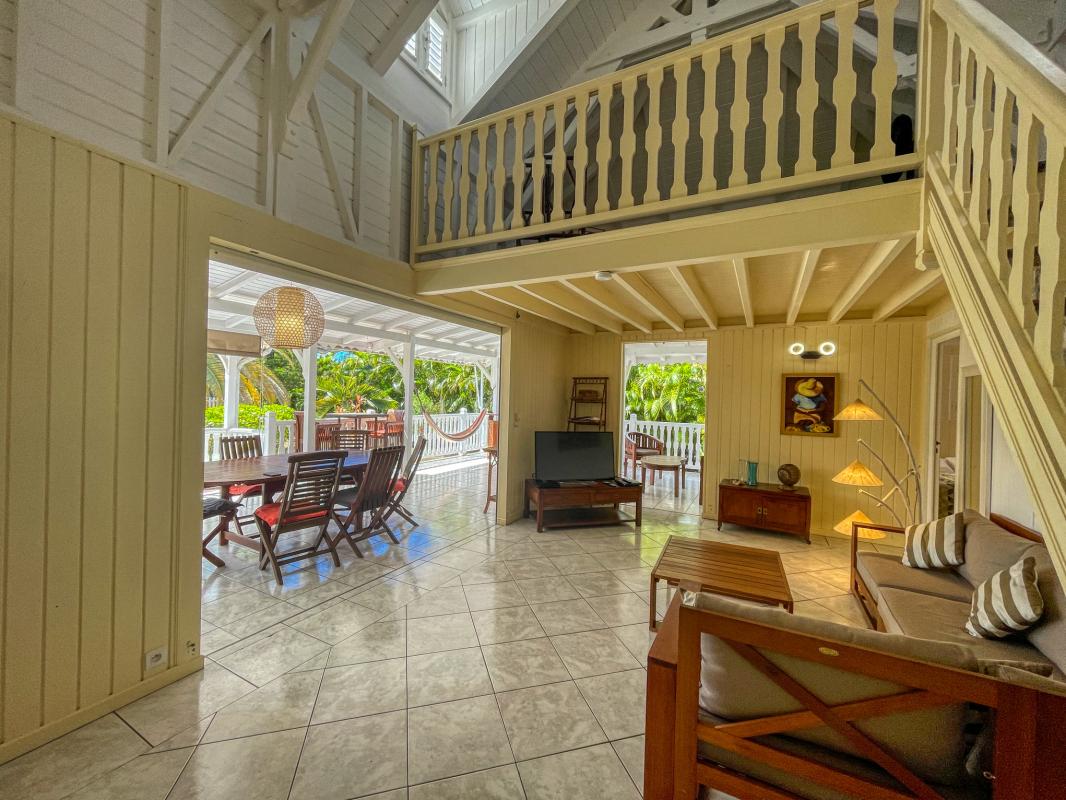 Location villa 4 chambres 11 personnes avec piscine à St François en Guadeloupe - salon.